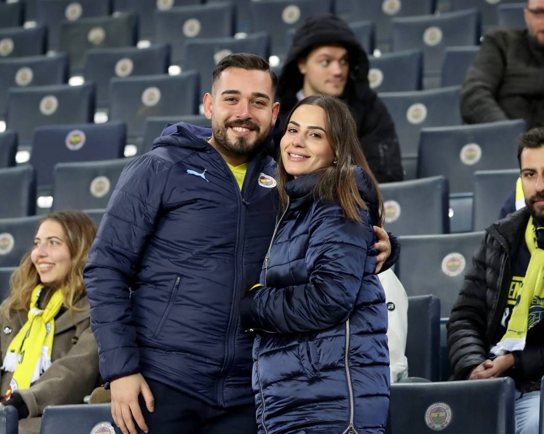 Fenerbahçe Fatih Karagümrük maçından çok özel fotoğraflar: Geri dönüş coşkusu tribünlere böyle yansıdı 21